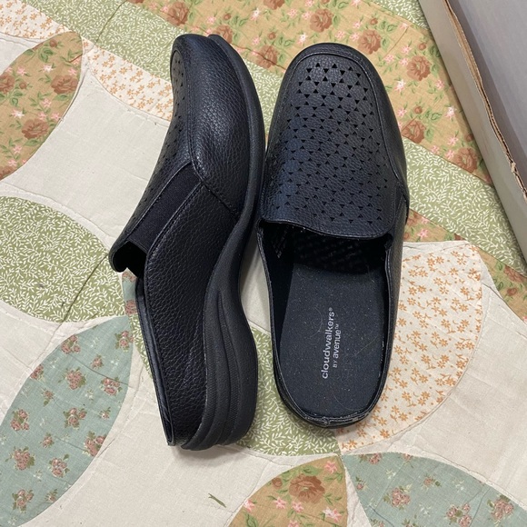 Women’s black s 10 wide cloudwalker by avenue clogs NWOT never worn - Picture 2 of 6